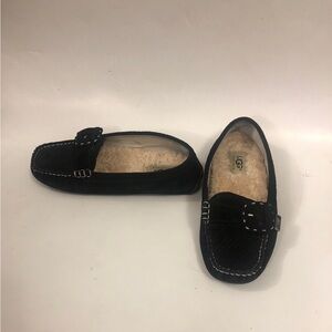 UGG Loafer 6.5 Black Suede White Stitch & Shearling lined Rubber tread Excellent